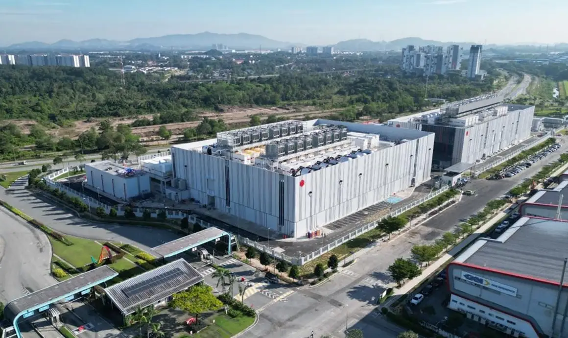 Data Center Ceiling Grid Installation in Semiconductor Facility
